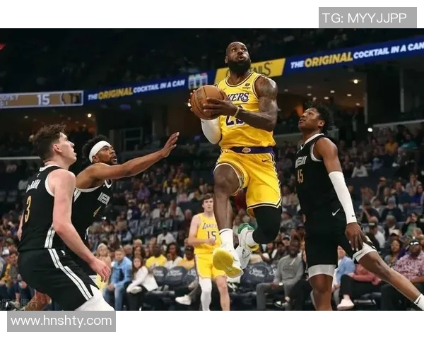 勇士与湖人激战再续NBA经典对决谁能在季后赛中笑到最后 勇士与湖人激战再续NBA经典对决谁能在季后赛中笑到最后