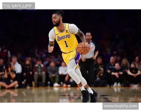 洛杉矶湖人队与迈阿密热火的激烈对决引发球迷热议与期待