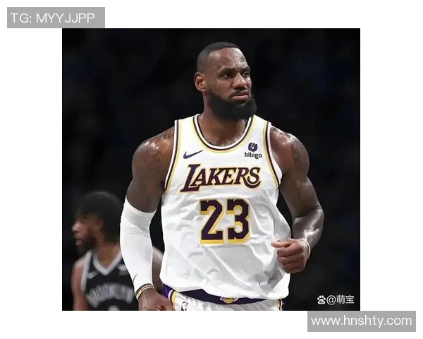 詹姆斯：从篮球之王到全球偶像的传奇旅程与影响力分析